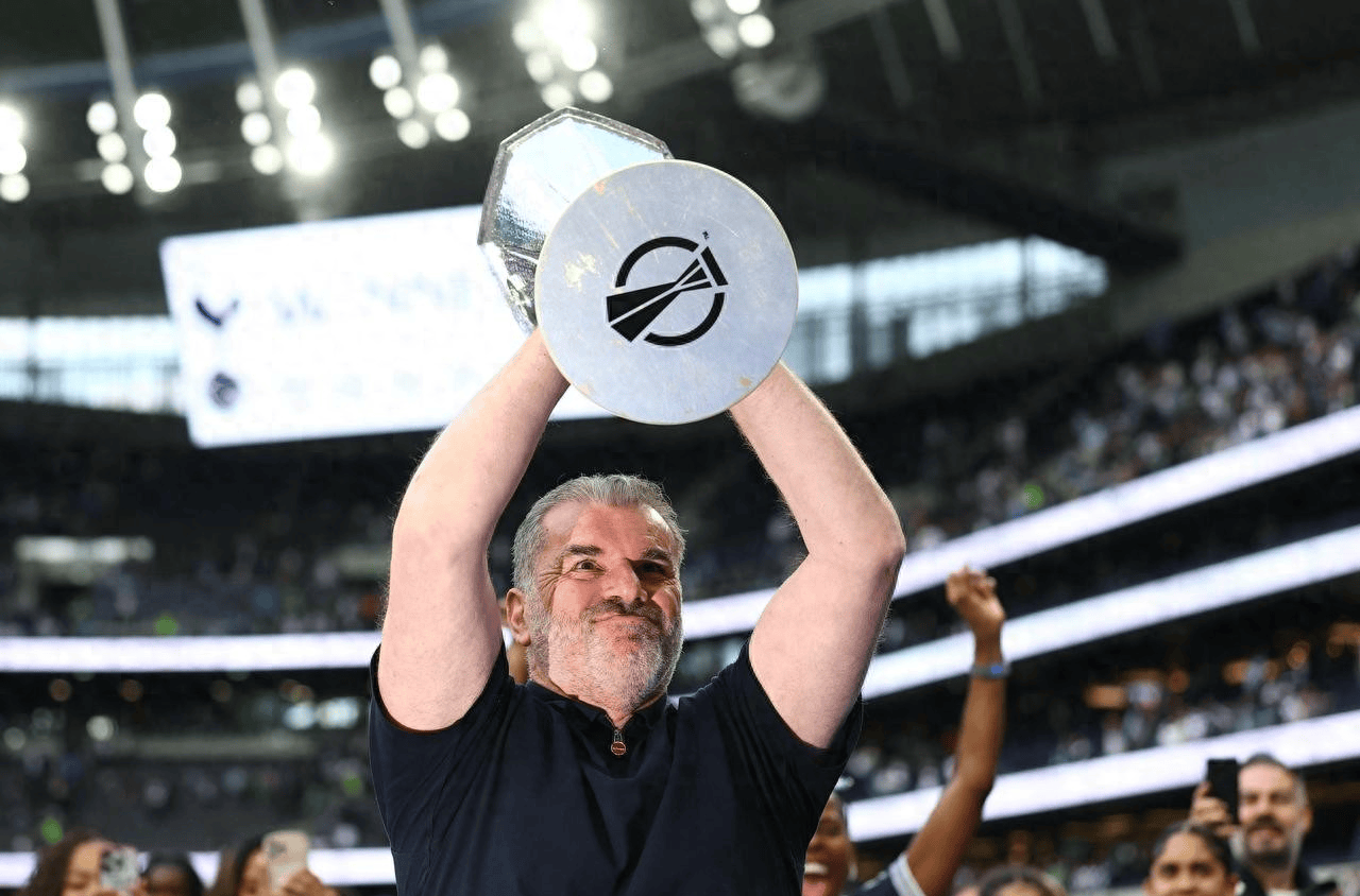  欧联关键时刻再迎强敌，纽约尼克斯更衣室发声，主帅态度——媒体盛赞，团队化学反应显著